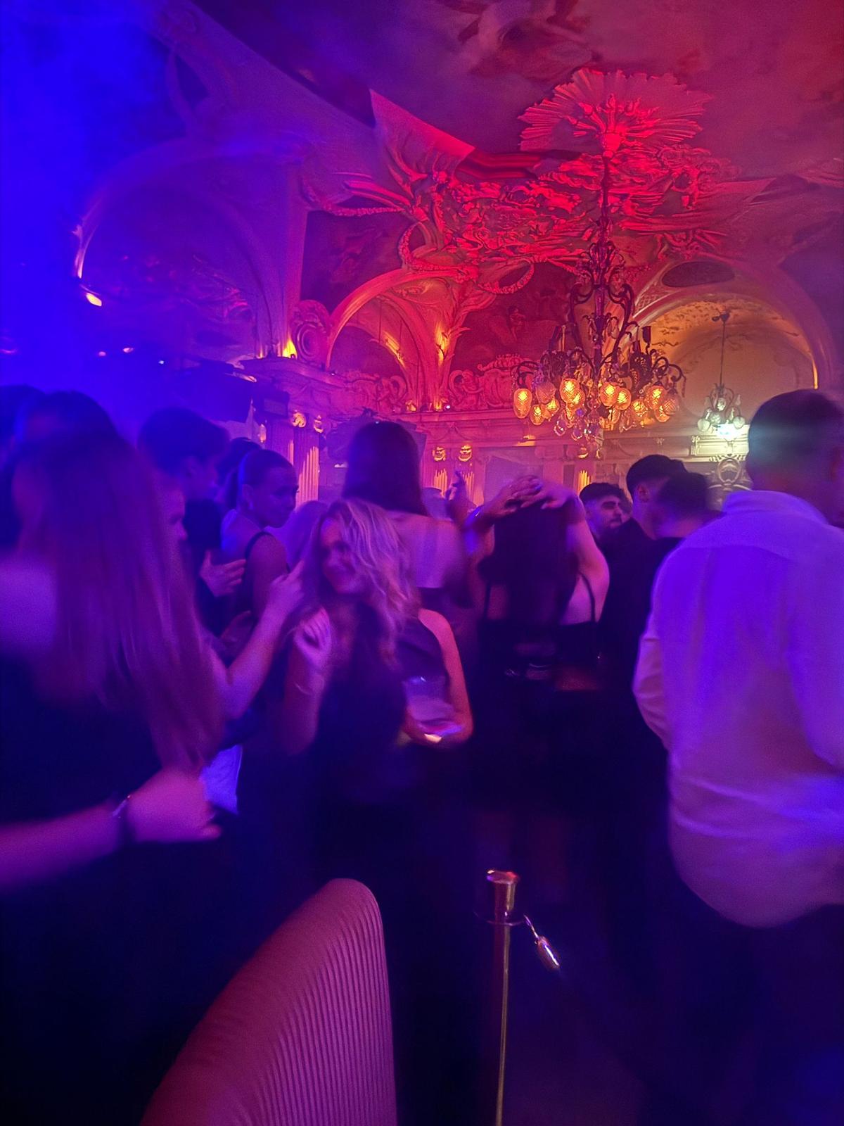 Stockholm Nightlife guests celebrating